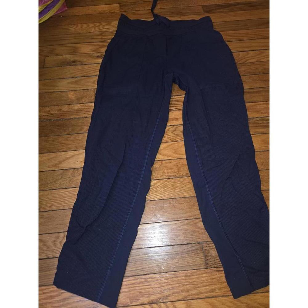 Lululemon Women's Blue pinstripe 3/4 length Activewear Size 4